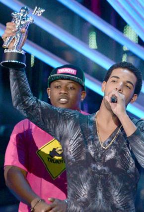 حفل جوائز الـ"MTV": مفاجآت موسيقية وجمالية بالجملة 